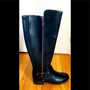 GBG black knee zipper boots!